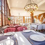 Zanike Hotel *